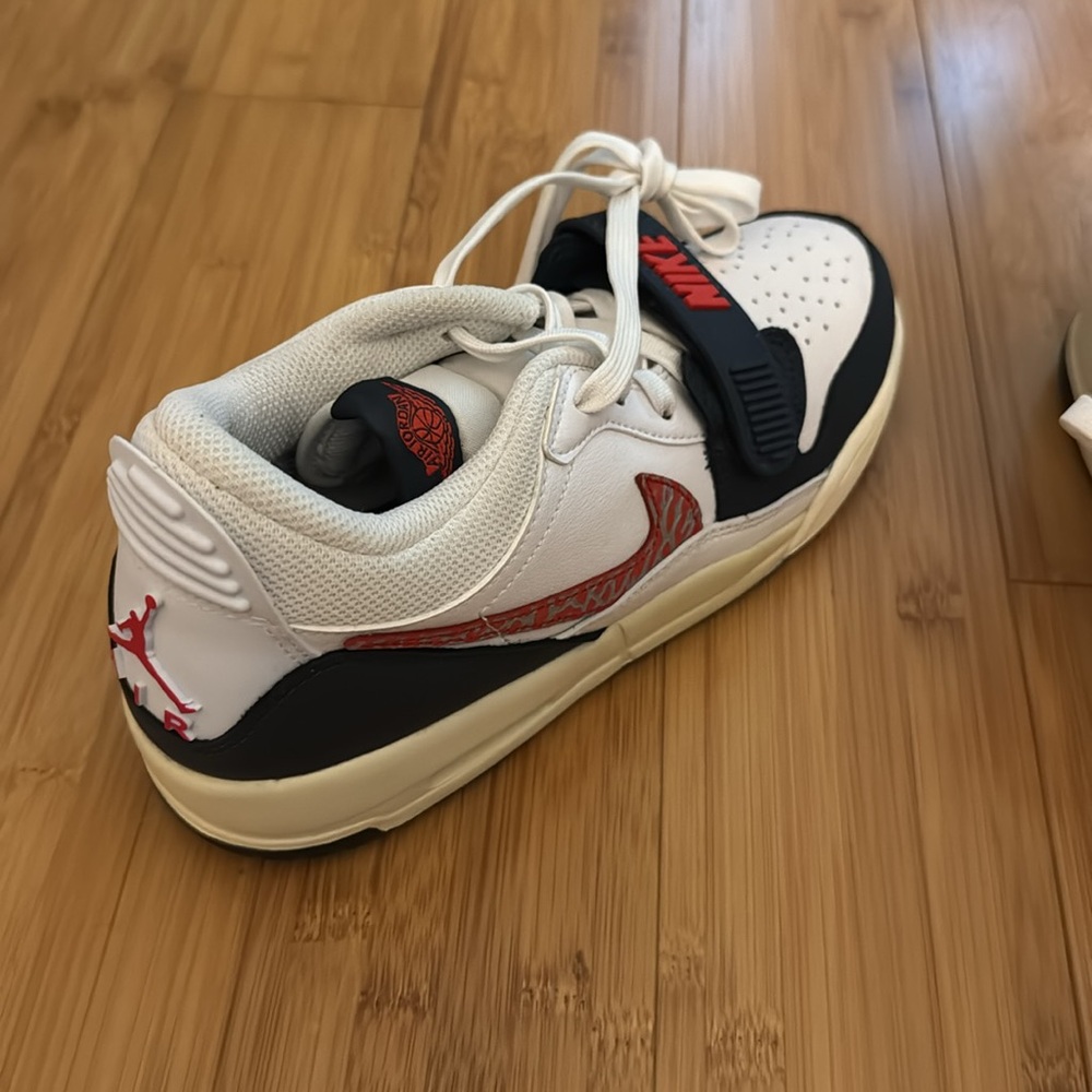 Nike Jordan Size 5.5Y - Picture 2 of 4